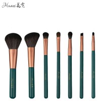 Professional Low MOQ Dense Hair Brush Sets 8pcs Light Dark Green Colorful Makeup Brush Wood Handle Custom Packaging OEM